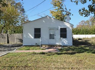 42 Oak Drive, Riverhead, NY 11901