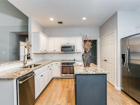 3rd image of 4032 Lamorna Dr