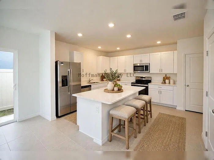 4 bed, 2.5 bath, 1784 sqft, $2,000 — Photo 4