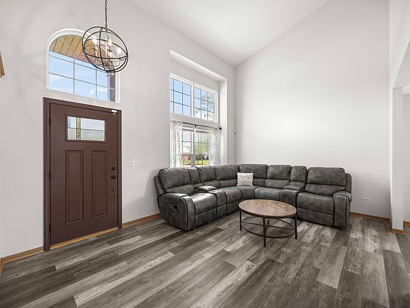 3rd image of 25726 W Lilac Ave
