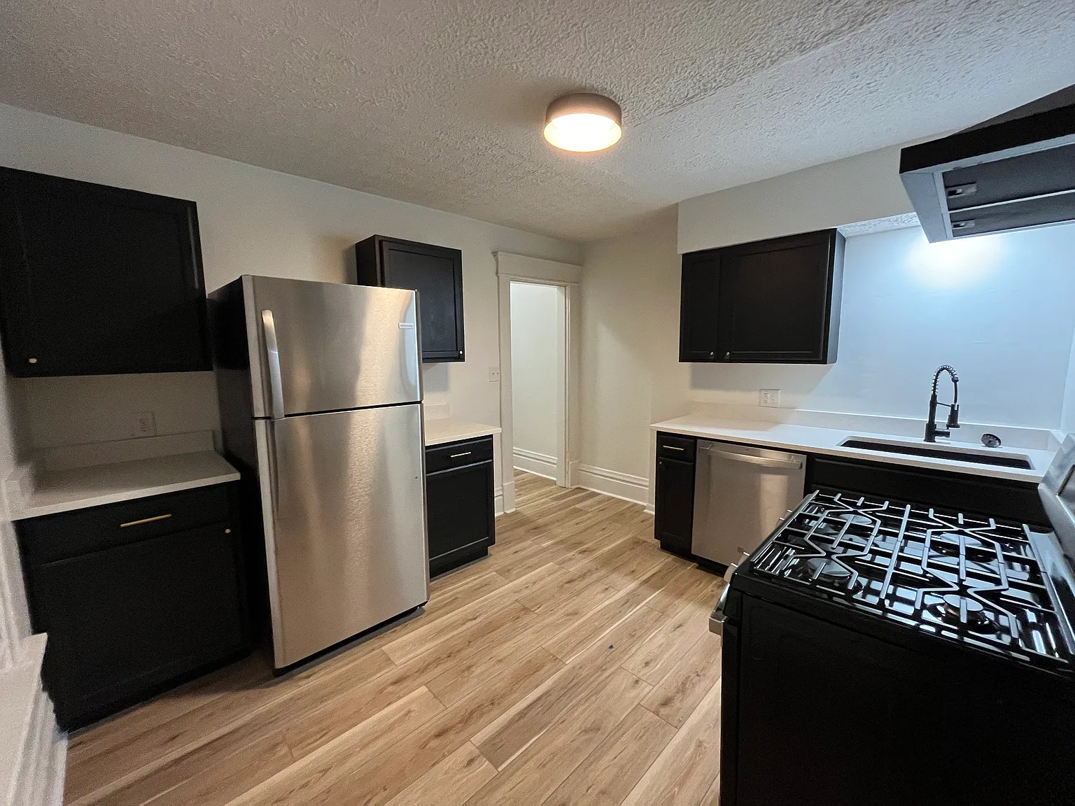 3 bed, 1.5 bath, 1250 sqft, $1,495 — Photo 1
