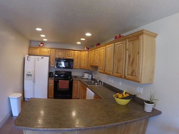 3rd image of 589 W Goldenrod Way