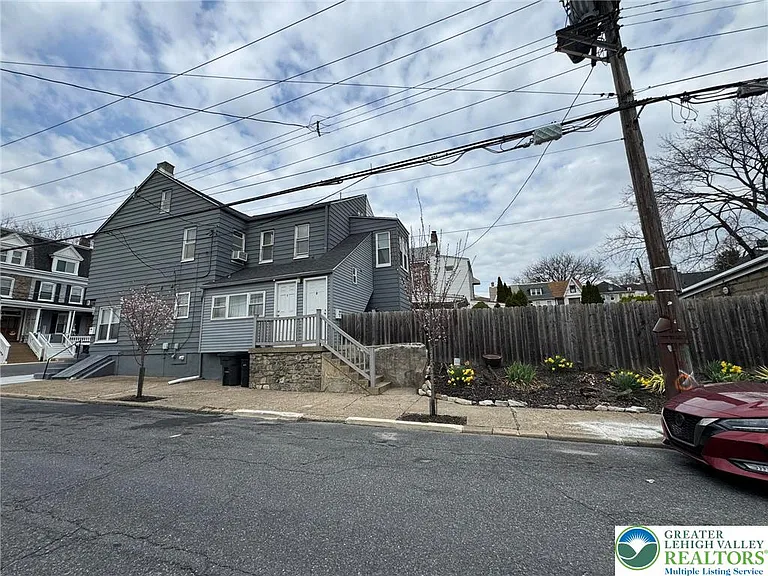 200 N 11th St — Photo 9