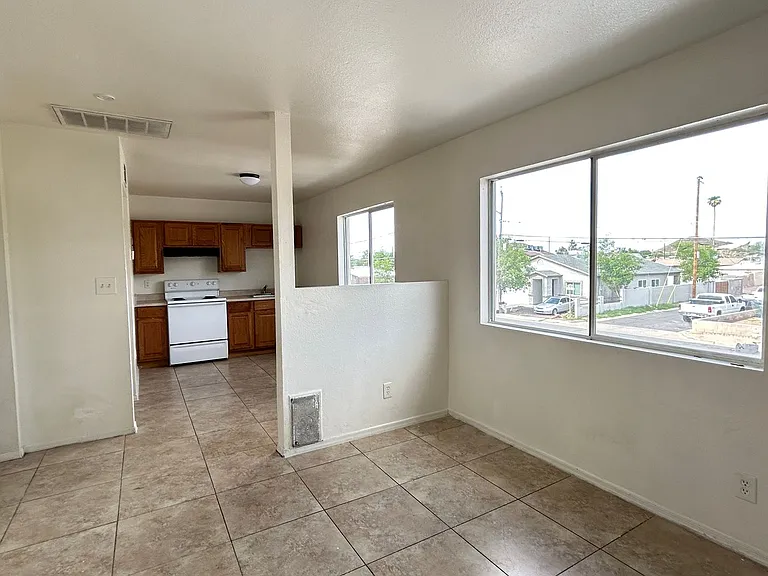 1321 W Vogel Ave #6 — Photo 6