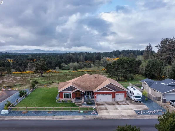 907 Seacrest Dr, Bandon, OR 97411