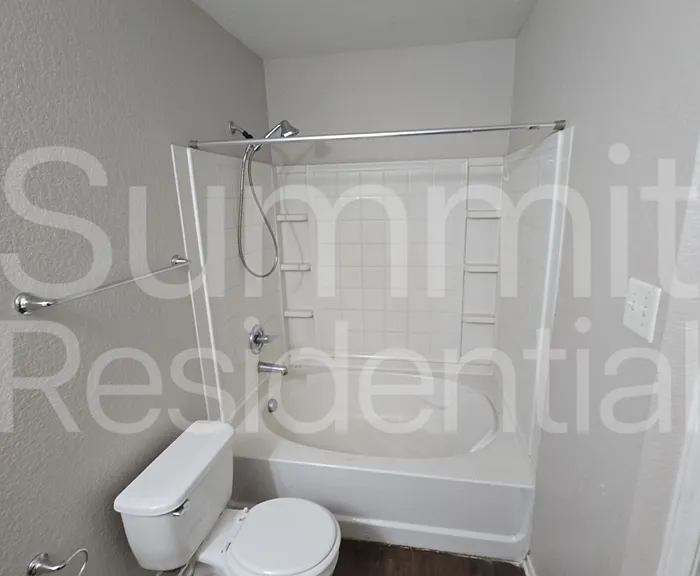 120 Beech Dr — Photo 16