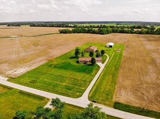 1046 Wisher Rd, Patoka, IL 62875