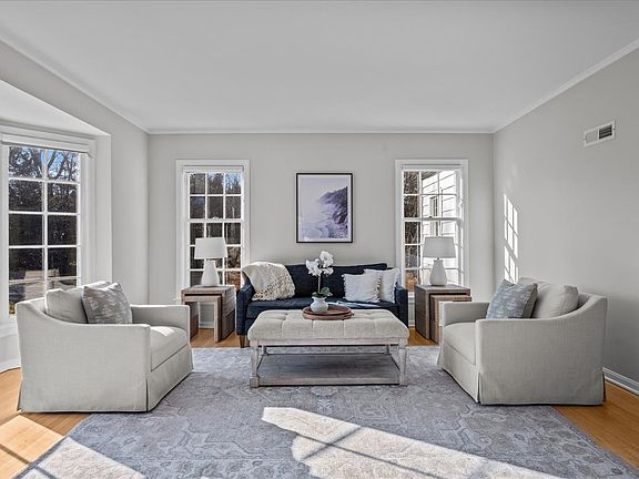 4th image of 220 Sunset Ridge Rd