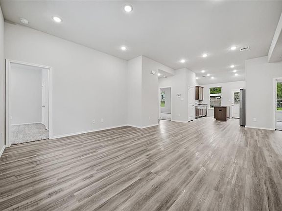2nd image of 20136 Parkway Ln