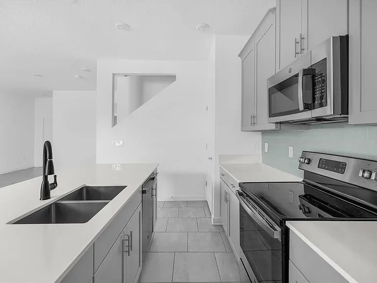 2959 Addison Blvd — Photo 5