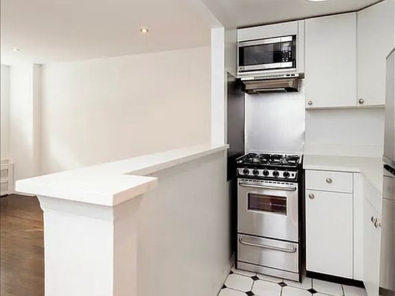 2nd image of 27 W 16th St APT 4C