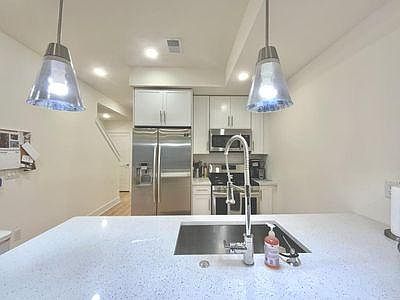 4th image of 1704 N Marshall St Unit 2