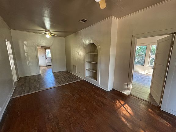 2nd image of 3120 Lakeshore Dr