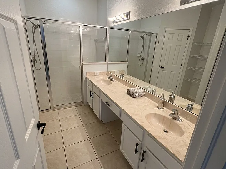 3910 Silverlake Way — Photo 7