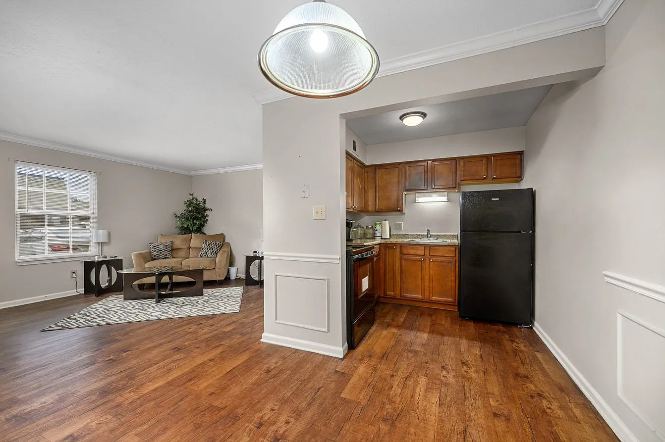 Maison Gardens Apartments — Photo 4
