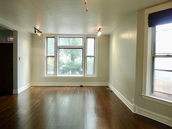 2nd image of 1526 W Edgewater Ave #1