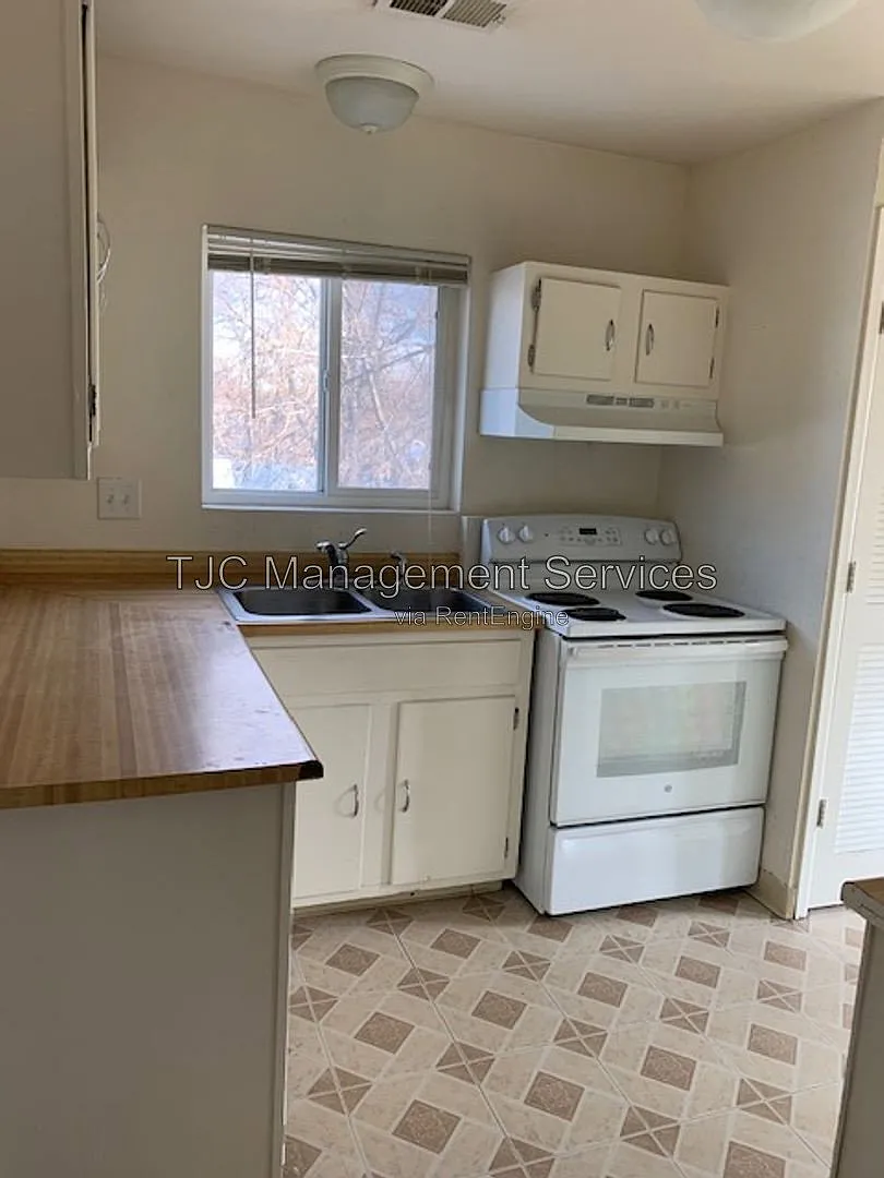 3 bed, 1.0 bath, 650 sqft, $1,795 — Photo 4