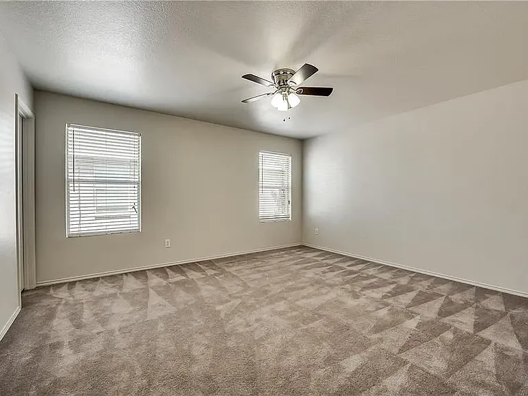 1109 Boxwood Dr — Photo 9