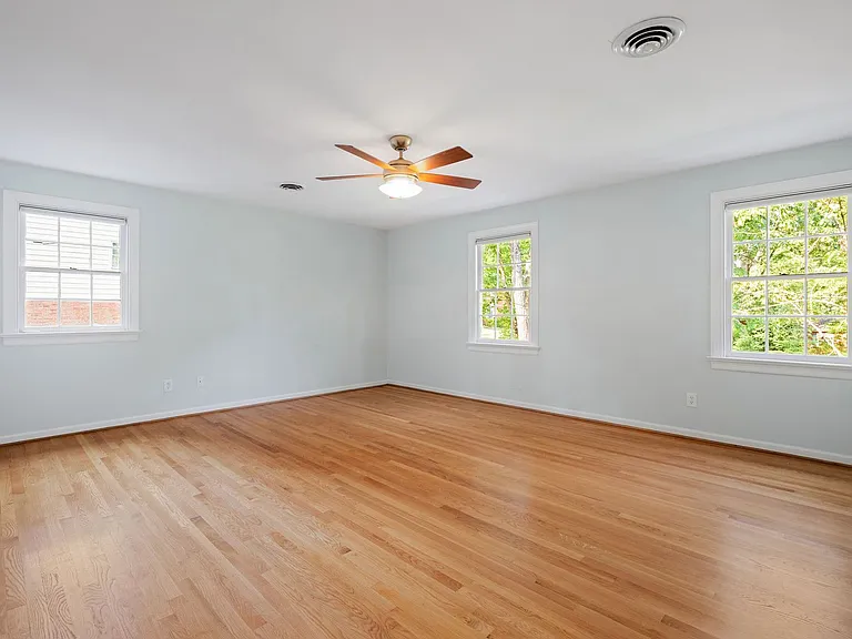 2401 Scarsborough Dr — Photo 26