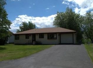 2437 Hutchinson Rd, Duluth, MN 55811