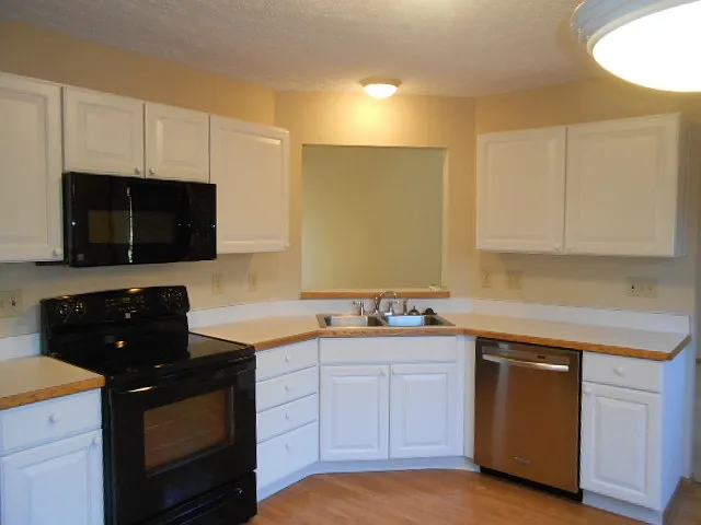 7468 Tyler Henry Ct — Photo 2