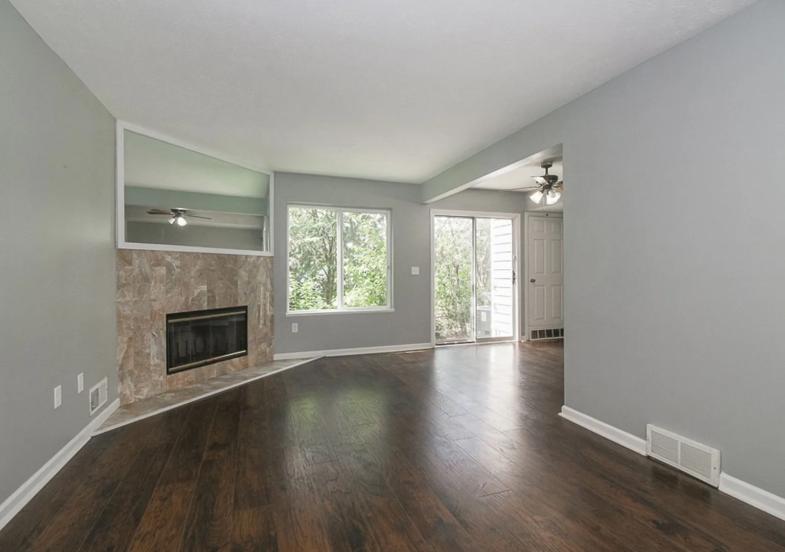 3 Bedroom/2.5 Bath Westlake!! Condo living at it's finest! — Photo 2