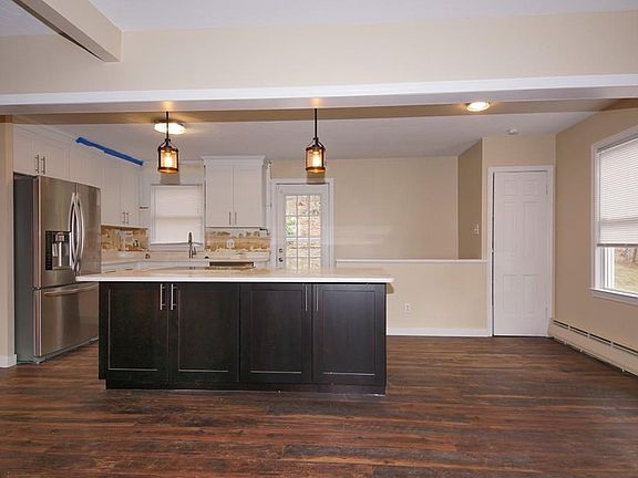 5th image of 42 Pinehaven Dr