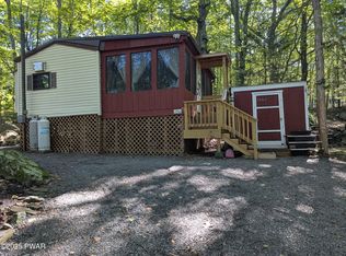 105 Beaver Ln, Shohola, PA 18458