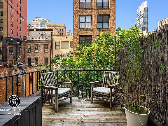 4th image of 132 W 73rd St