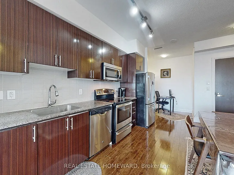 7161 Yonge St #2430 — Photo 12