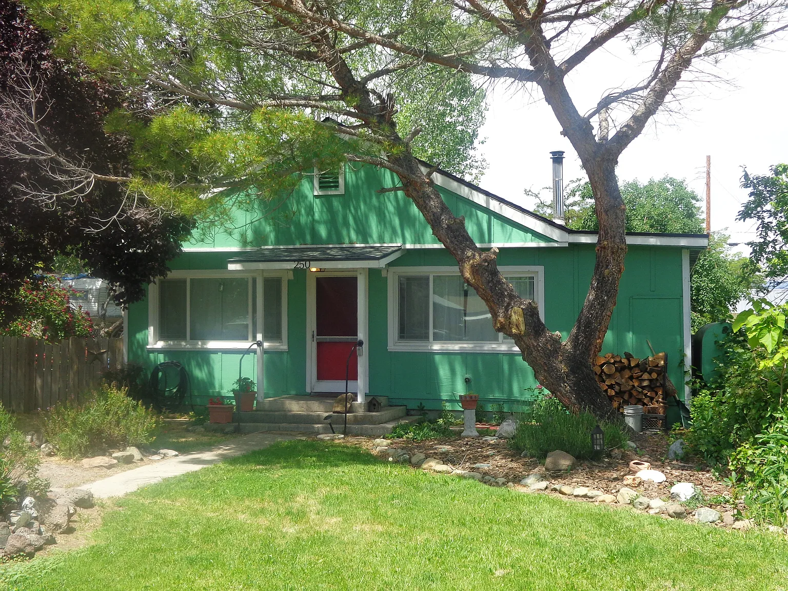 250 S 9th St photo 1