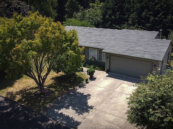 3rd image of 5020 NE 38th Ave