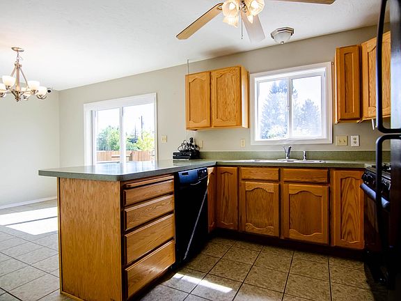 2nd image of 9618 N Garden Grv