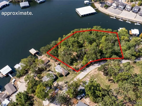438 Shawnee Rd, Sunrise Beach, MO 65079