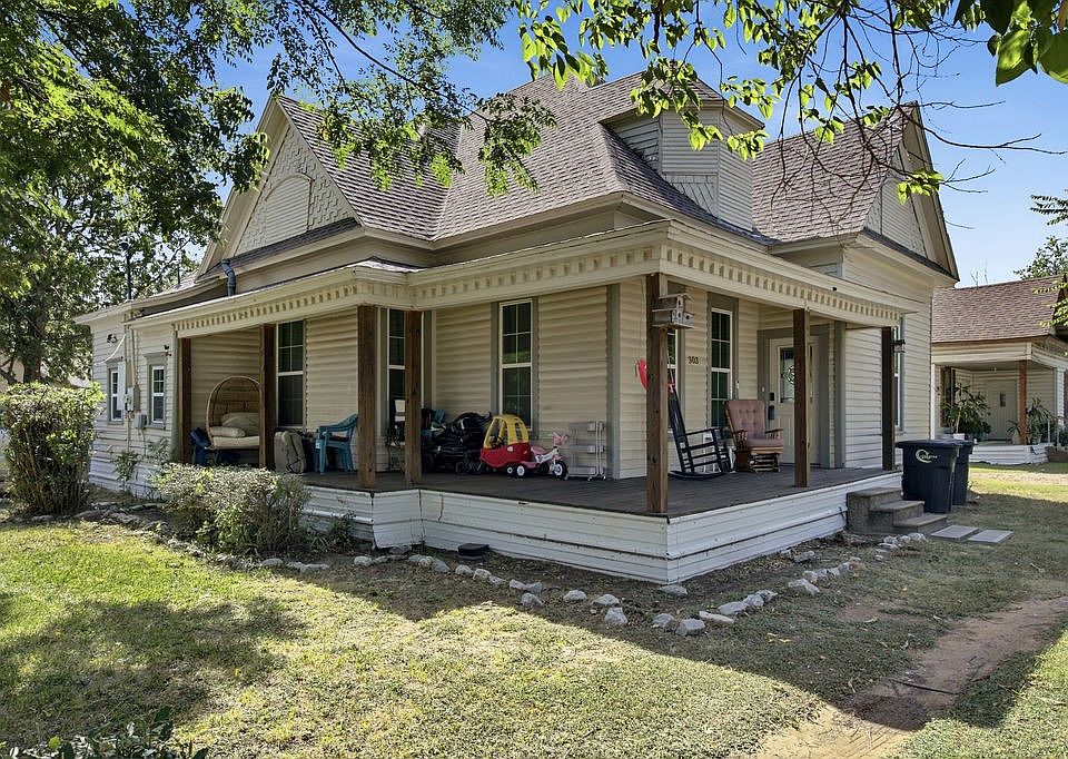 1st image of 303 N Douglas Ave