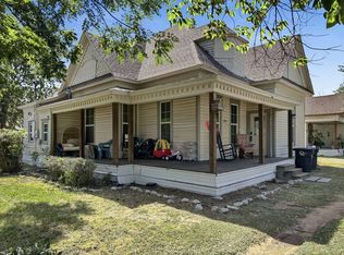 303 N Douglas Ave, Cleburne, TX 76033