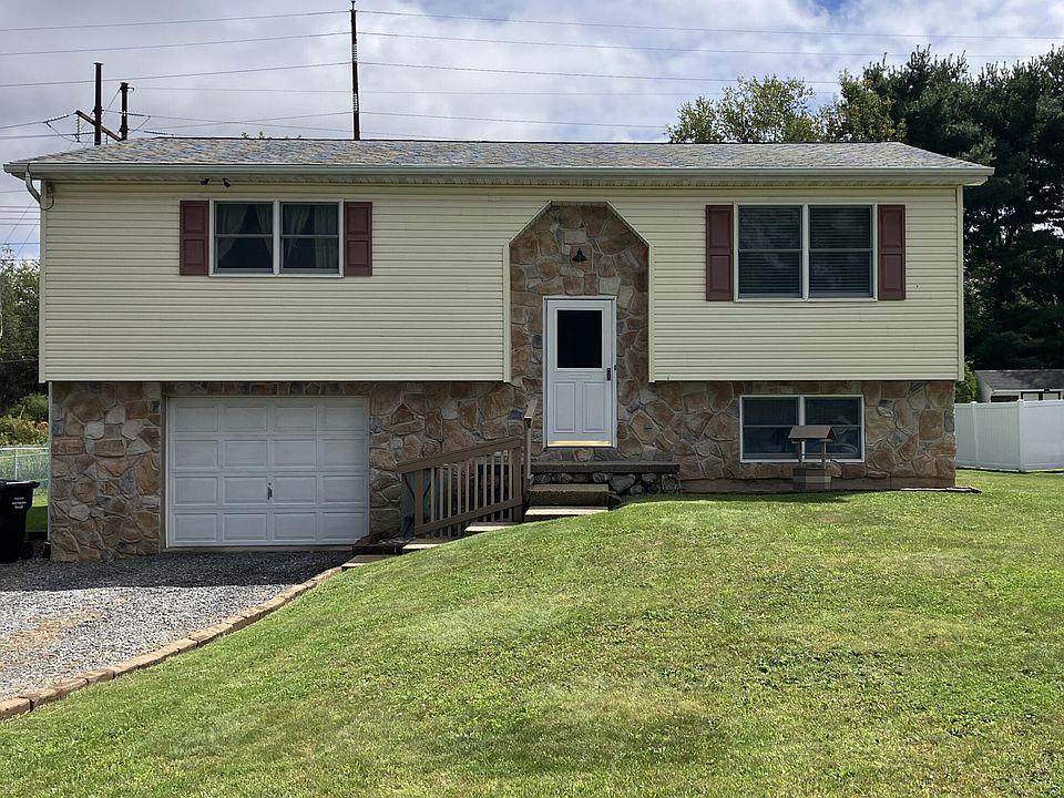 1st image of 5 Fawn Dr