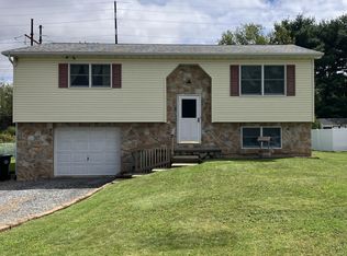 5 Fawn Dr, West Hazleton, PA 18202