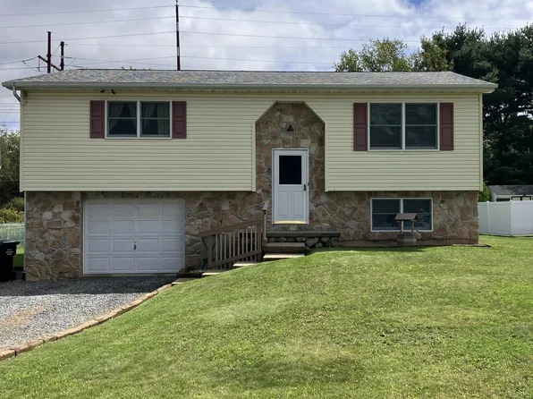 5 Fawn Dr, West Hazleton, PA 18202