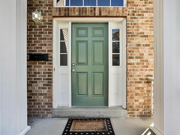 3rd image of 932 Leawood Dr
