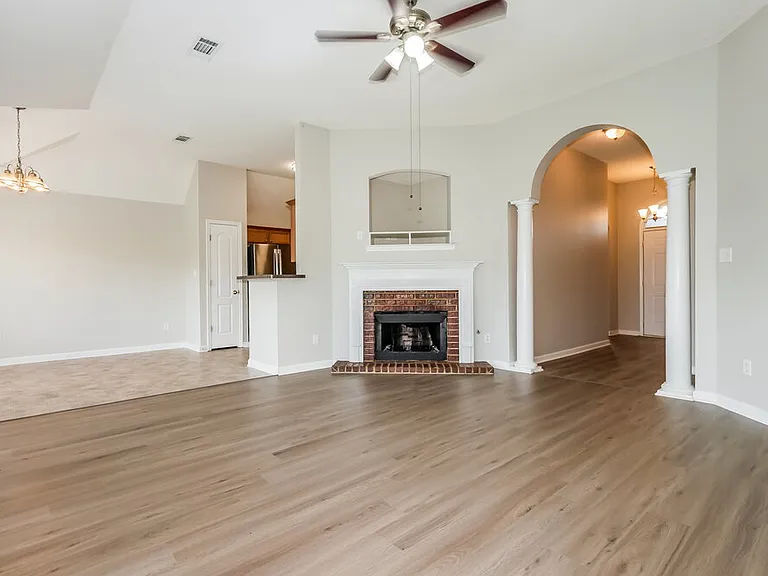 305 Dogwood Spring Dr — Photo 5