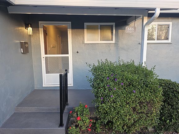 3rd image of 686 Coakley Dr