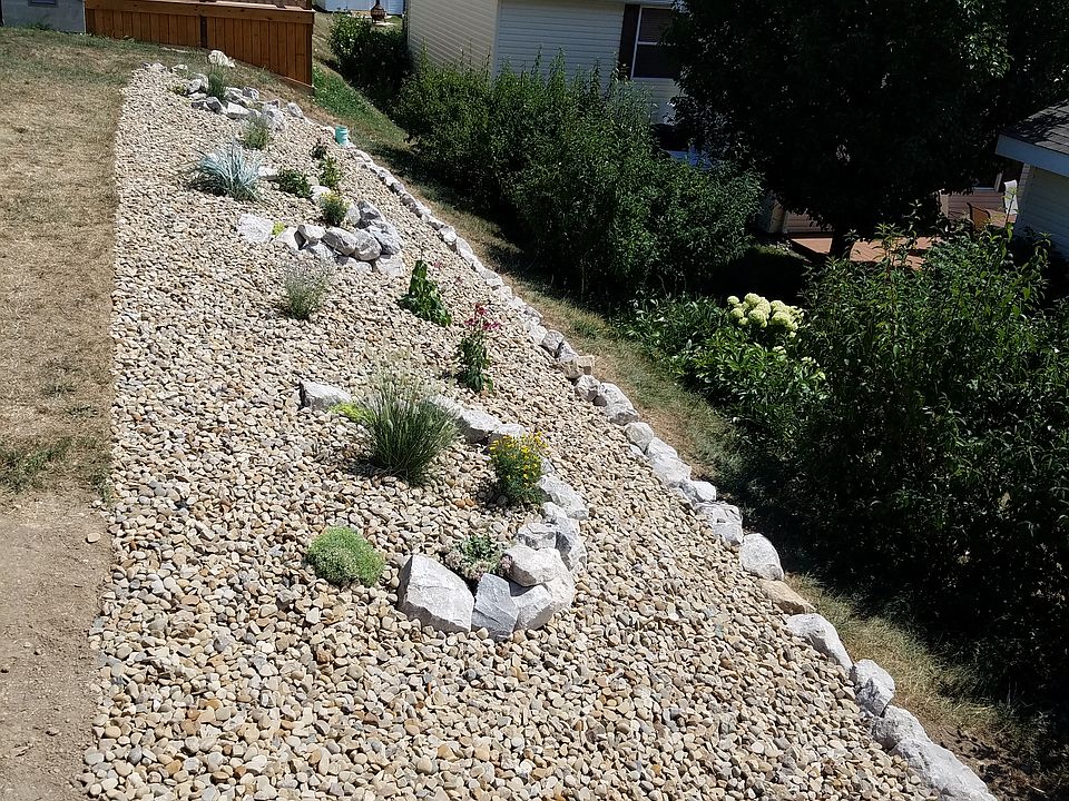 Rock wall on back elevation.