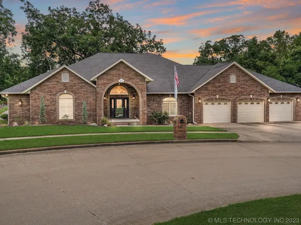 1207 Thurman St, Pryor, OK 74361