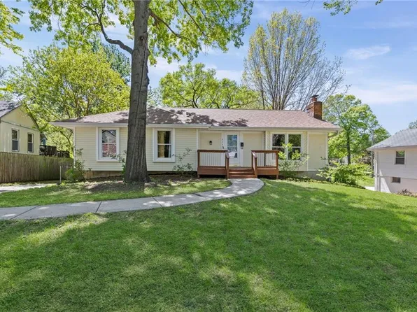 8205 W 57th Ter, Overland Park, KS 66202