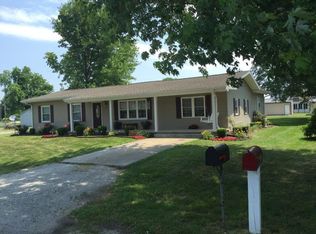 200 W Fort Dr, Palestine, IL 62451