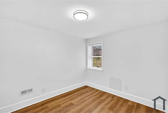 1821 E Oakdale St — Photo 14