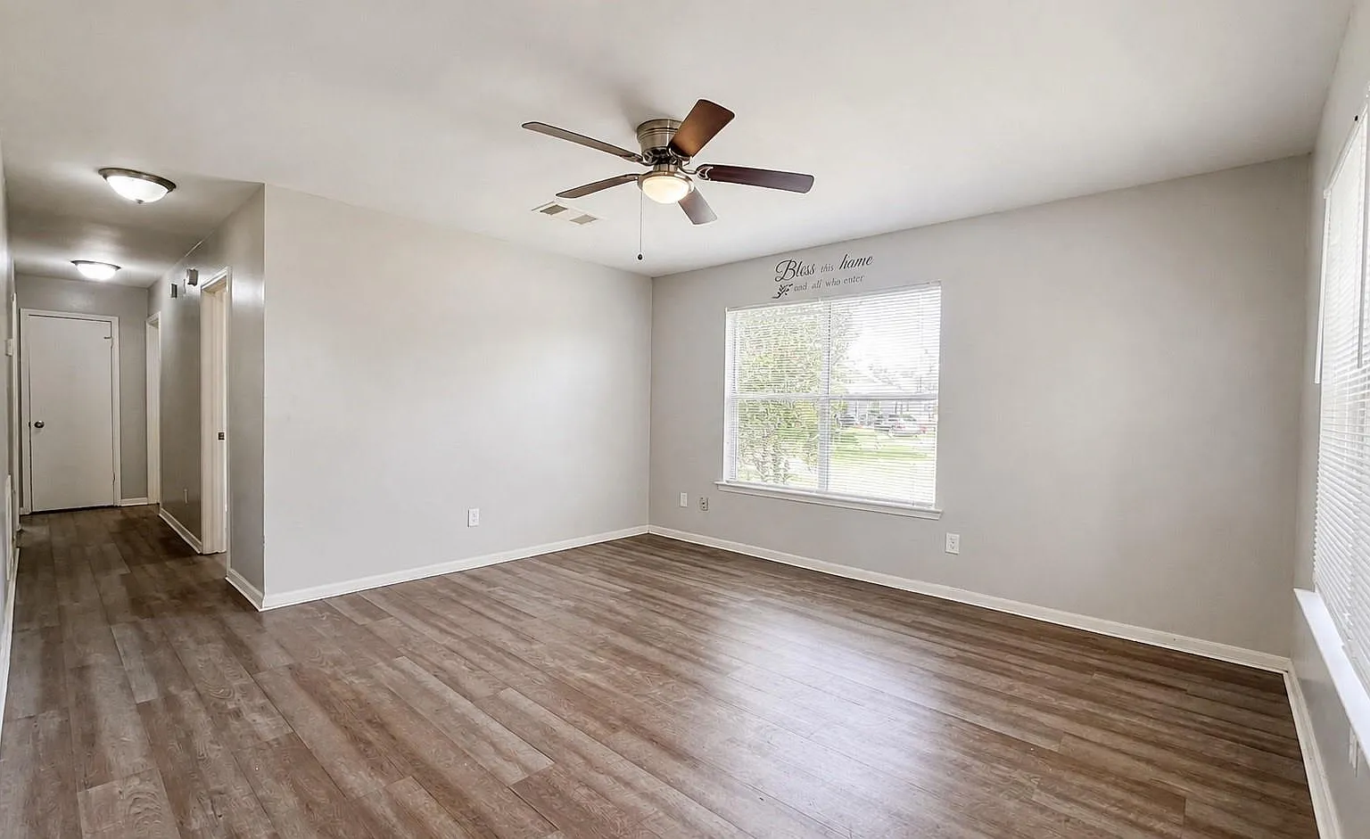 3 bed, 1.0 bath, 1048 sqft, $1,450 — Photo 3