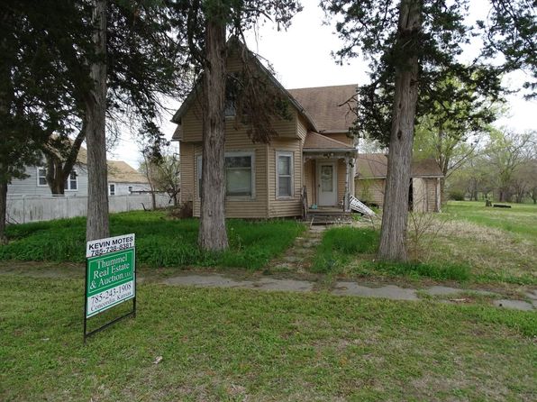 507 E 2nd St, Glasco, KS 67445