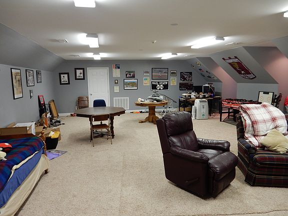 2nd image of 124 Crossridge Cir